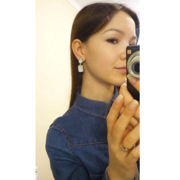 Emerald Green Crystal Earrings - New - Picture 3 of 4